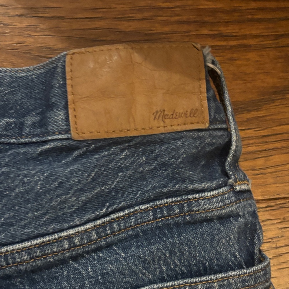 Madewell Relaxed Fit Men's Jeans in Dark Blue - Picture 4 of 6